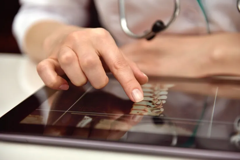 如果您的醫(yī)生懷疑脊髓損傷，則會進行影像學(xué)檢查以提供有關(guān)您的脊柱和脊髓的詳細(xì)信息。圖片來源：123RF.com。