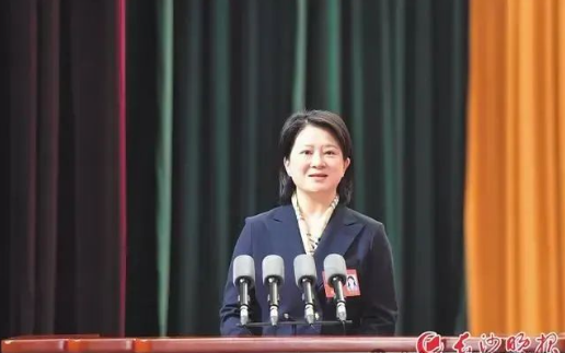 長沙市政協委員姜麗波 長沙市政協委員姜麗波