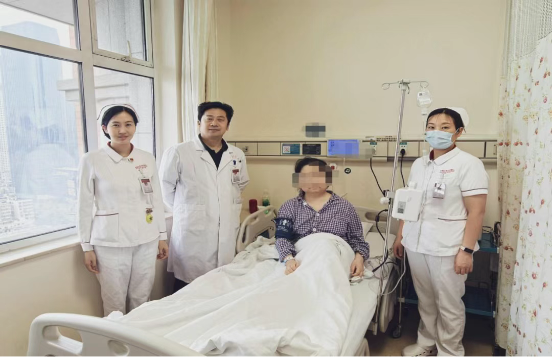 “BK-SLE-I/01”項(xiàng)目全國(guó)首例研究參與者與趙洪軍副教授團(tuán)隊(duì)合照