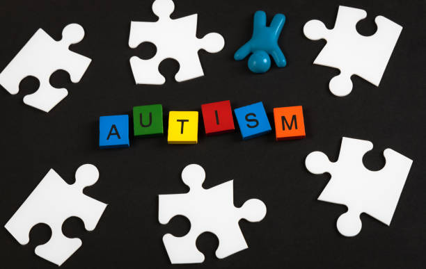 孩子內(nèi)向≠自閉癥！不同年齡段自閉癥典型癥狀表現(xiàn)