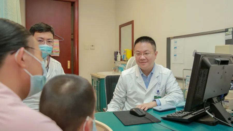 上海長征醫(yī)院殷浩教授團隊