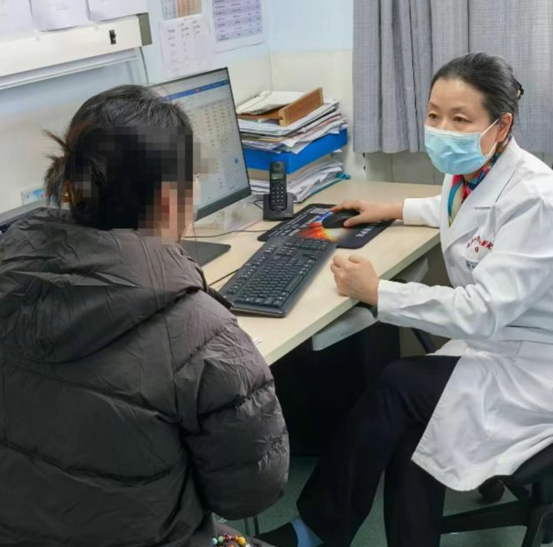 血液內(nèi)科主任周芙玲坐診中 血液內(nèi)科主任周芙玲坐診中